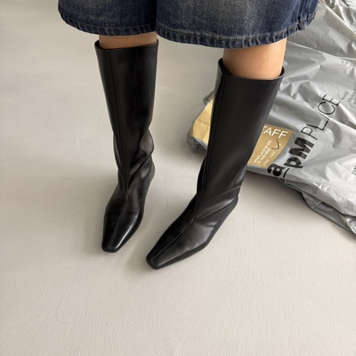 现货闪闪家时髦尖头人造革中筒靴