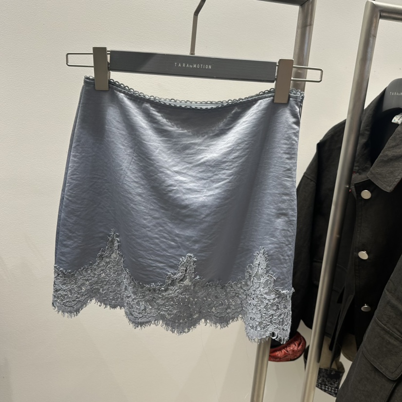 闪闪家蕾丝下摆法式混搭短裙