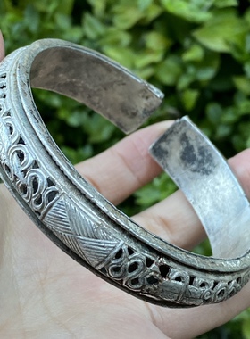 〓老工艺〓纯手工打造老银手镯 少数民族老手工银饰 镂空老银手镯