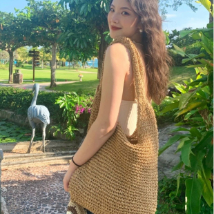 三亚草编包女新款夏季百搭休闲单肩包森系手工编织包大容量沙滩包