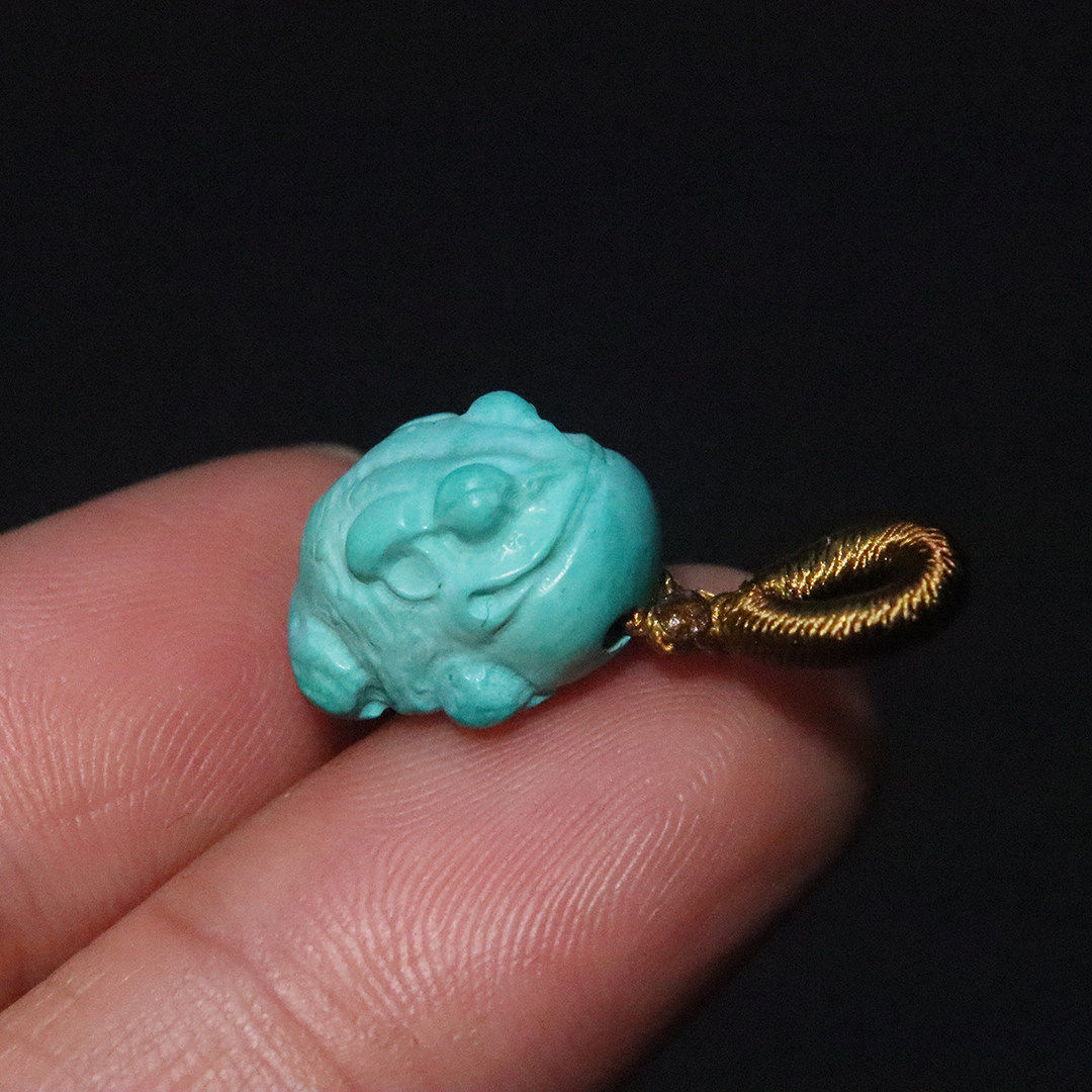 绿松蒙松金蟾隔珠吊坠