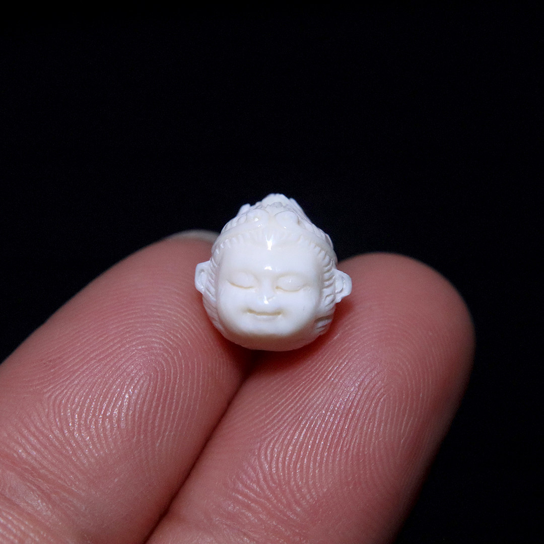 天然猛犸象牙雕刻悟空顶腰珠