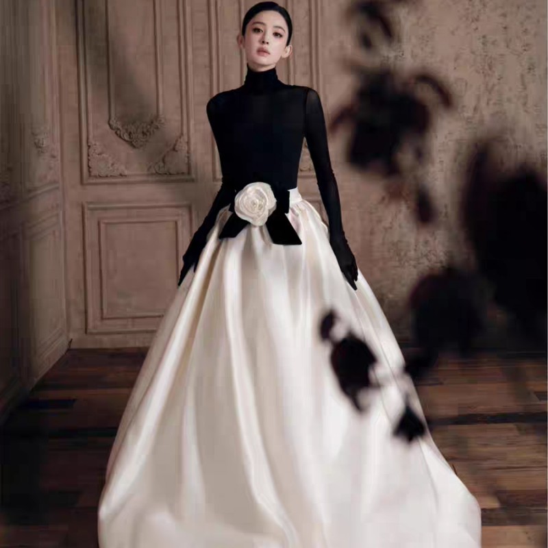照相馆新款杂志质感肖像黑白写真抹胸主题明星同款服装高定高级礼