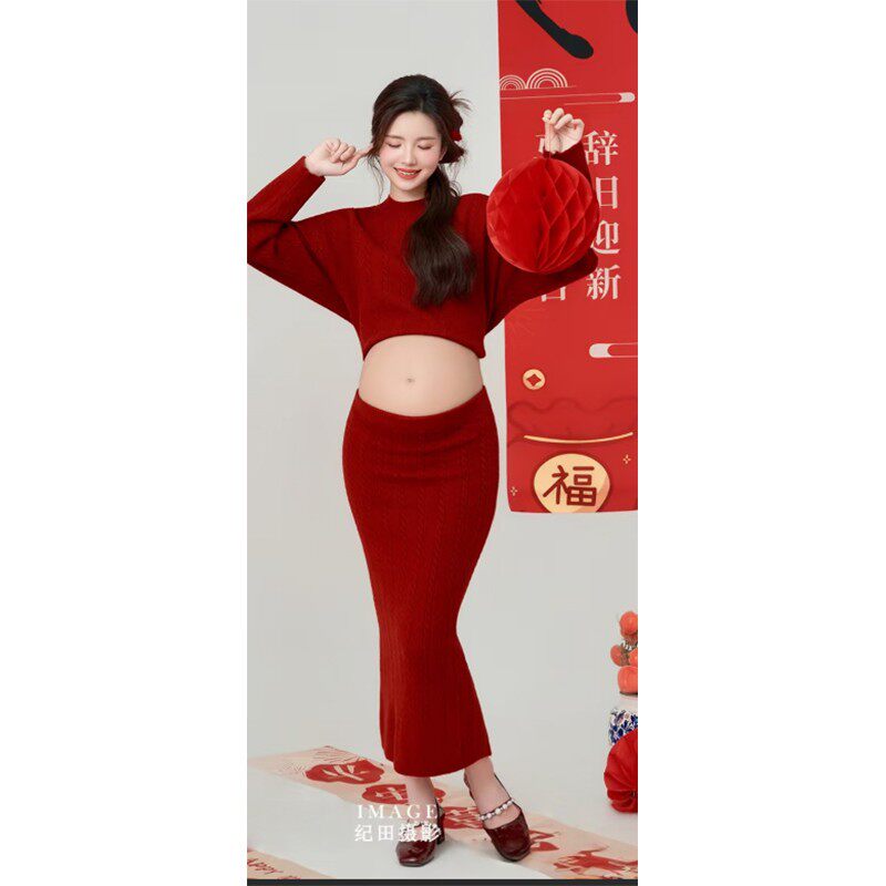 影楼新款新年主题情侣喜庆红色服装孕妈咪可爱氛围艺术照毛衣摄影