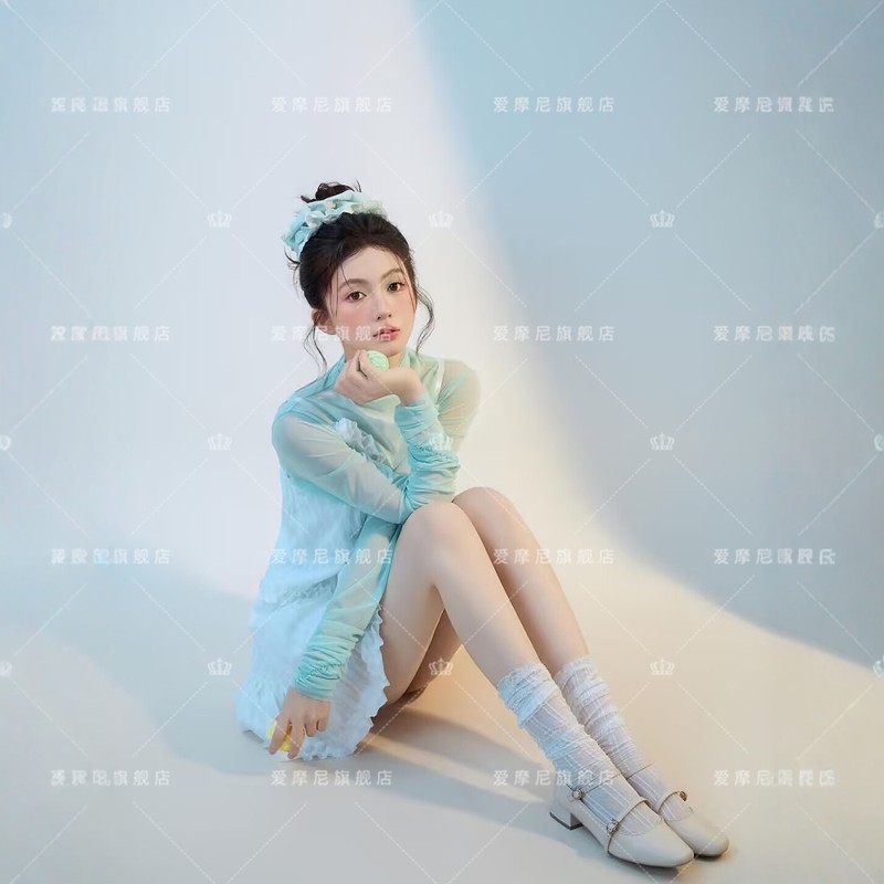 新款影楼主题春日韩系温柔少女风小清新个人肖像写真艺术照服装