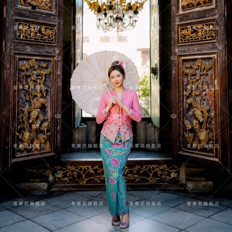 照相馆新款傣族服装簪花旅拍服女西双版纳少数民族小娘惹摄影服套