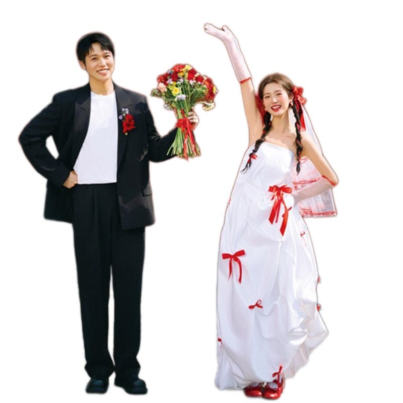 新款照相馆拍照主题喜嫁婚纱红色蝴蝶结白纱礼服裙街拍旅拍摄影服