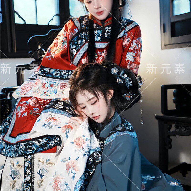 清汉服女和留洋大小姐闺蜜三姐妹写真汉服格格套装外景旅拍摄影服