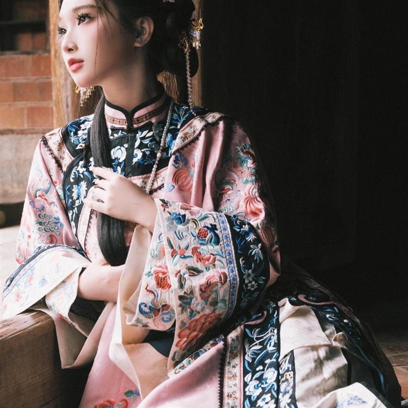 照相馆新中式古装清代女装晚清汉服马面裙格格服宫廷风旅拍写真服
