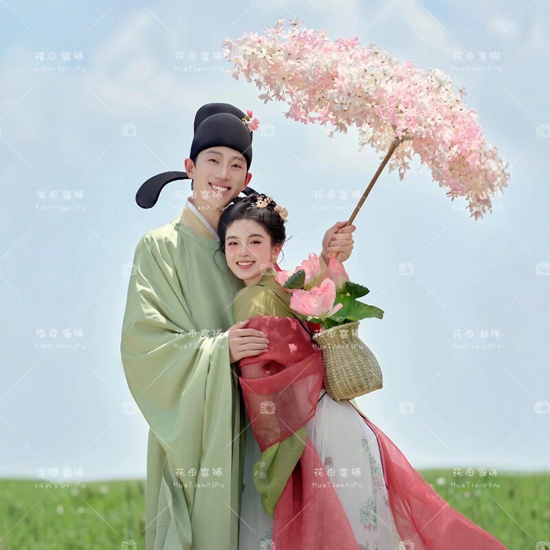 新款照相馆拍照主题服装绿色情侣唐制汉服彩色古风外景草坪旅拍套