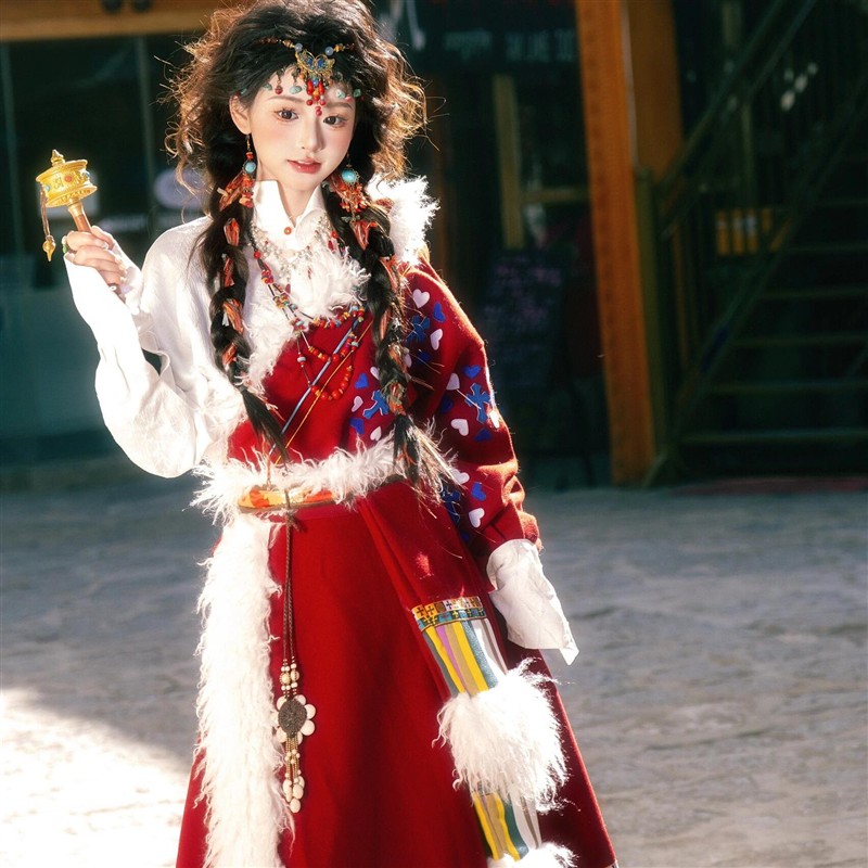 藏族服装女新款宋雨琦同款藏袍云南西藏旅拍丽江藏服拍照摄影写真