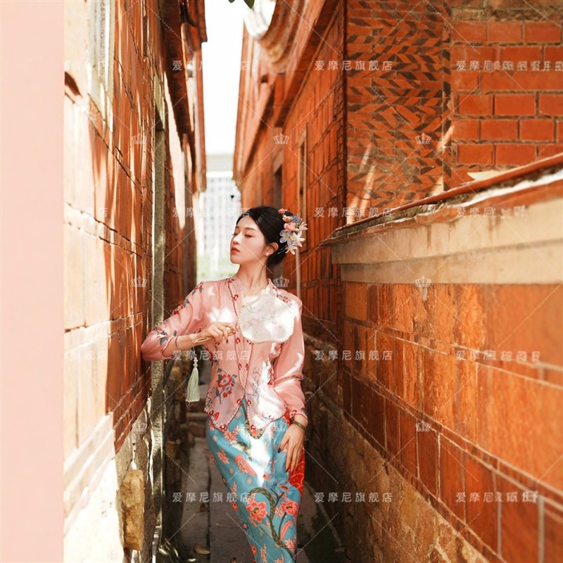新款小娘惹簪花旅拍服女西双版纳少数民族刺绣服装小清新写真服装