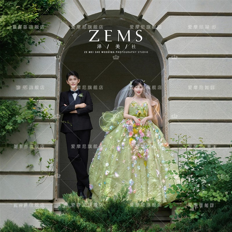 新款影楼拍照主题服装绿色抹胸花朵拖尾旅拍彩纱森系城堡婚纱礼服