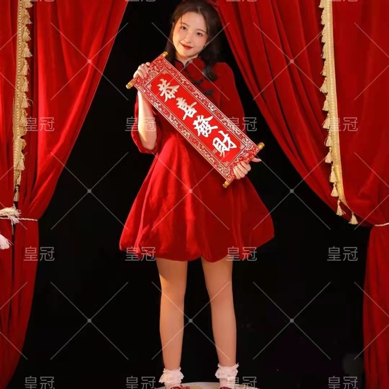 写真服装女新年复古中国风红色丝绒裙少女旗袍春节拍照摄影艺术照