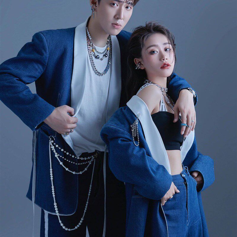 新款照相馆拍照主题服装情侣网红时尚潮拍婚纱个性写真摄影西服套