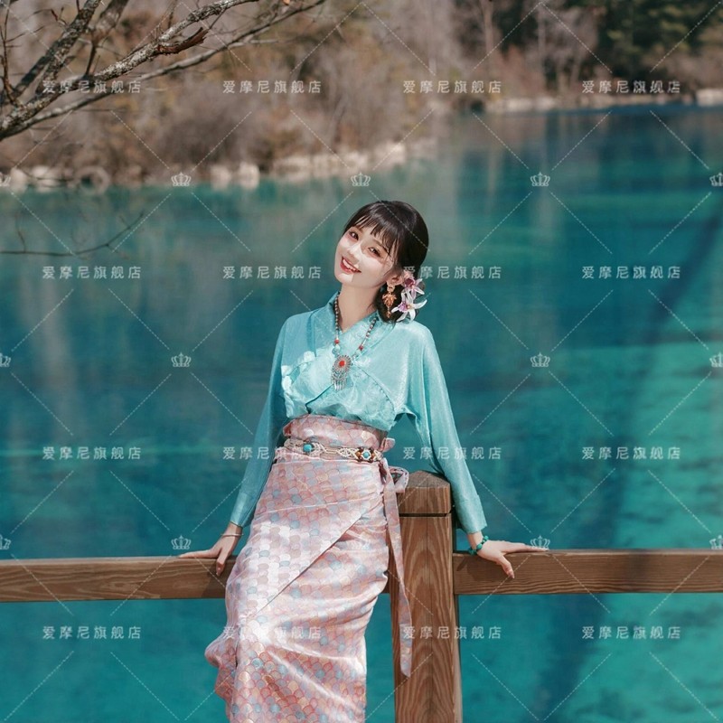 新款藏族爆款藏服藏袍云南丽江西藏旅拍服装民族写真服饰