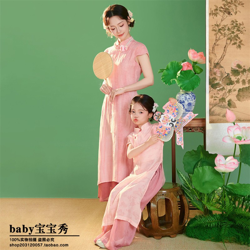 影楼新款儿童摄影粉色系母女款新中式旗袍亲子影楼拍摄艺术写真