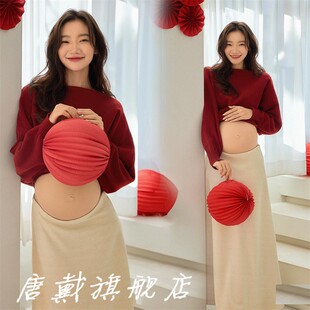 孕妇装摄影服装红色上衣套装简约风室内拍摄影楼拍照在家拍复古风
