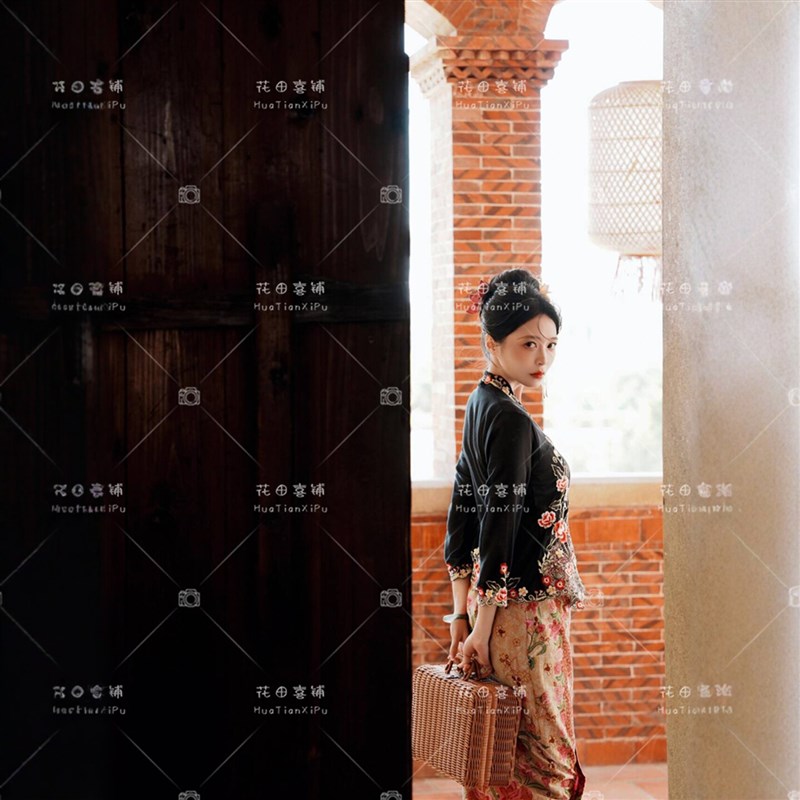 新款小娘惹服饰重工刺绣花边修身气质淑女傣族民族风写真拍照套装