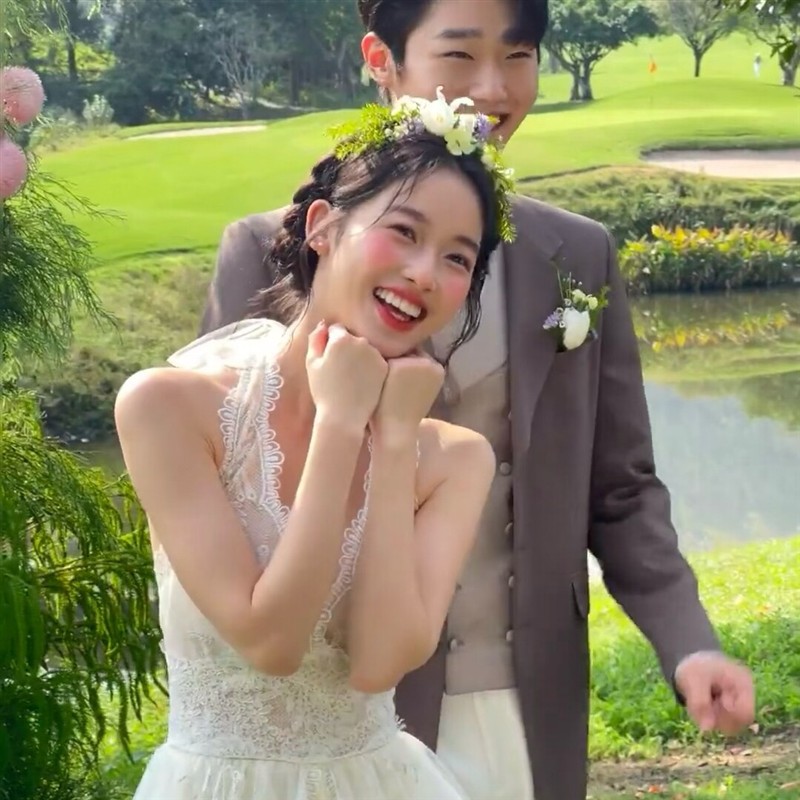 影楼拍照主题服装复古蕾丝轻婚纱森系情侣外景旅拍v领挂脖蕾丝裙