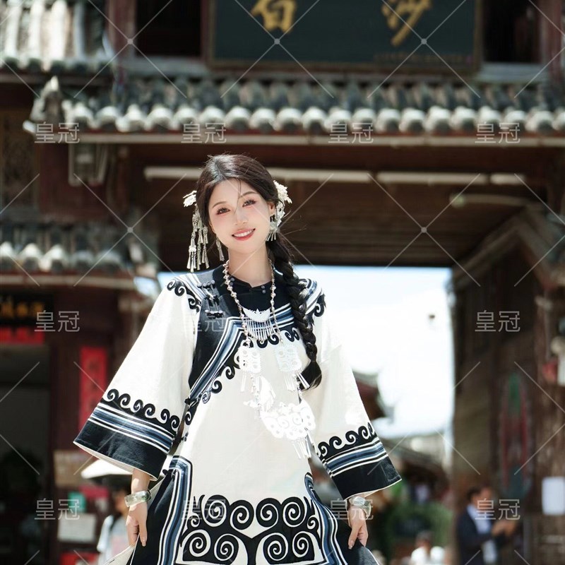 照相馆新款彝族服装传统新中式中国风服饰旅拍少数民族写真