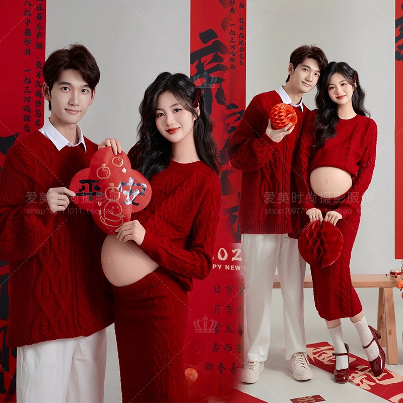 2024年影楼新款新年情侣红色毛衣主题高级感孕妈咪艺术照摄影服装