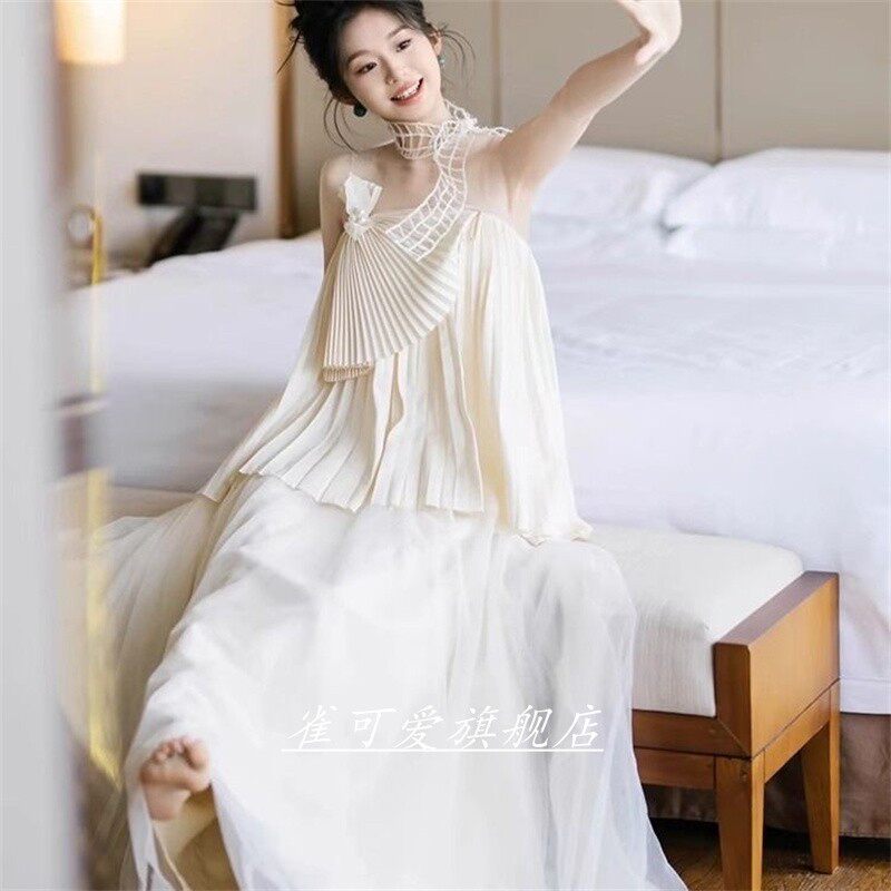 影楼新款晨拍礼服新娘高级感百褶白色抹胸轻婚纱超仙轻奢连衣裙