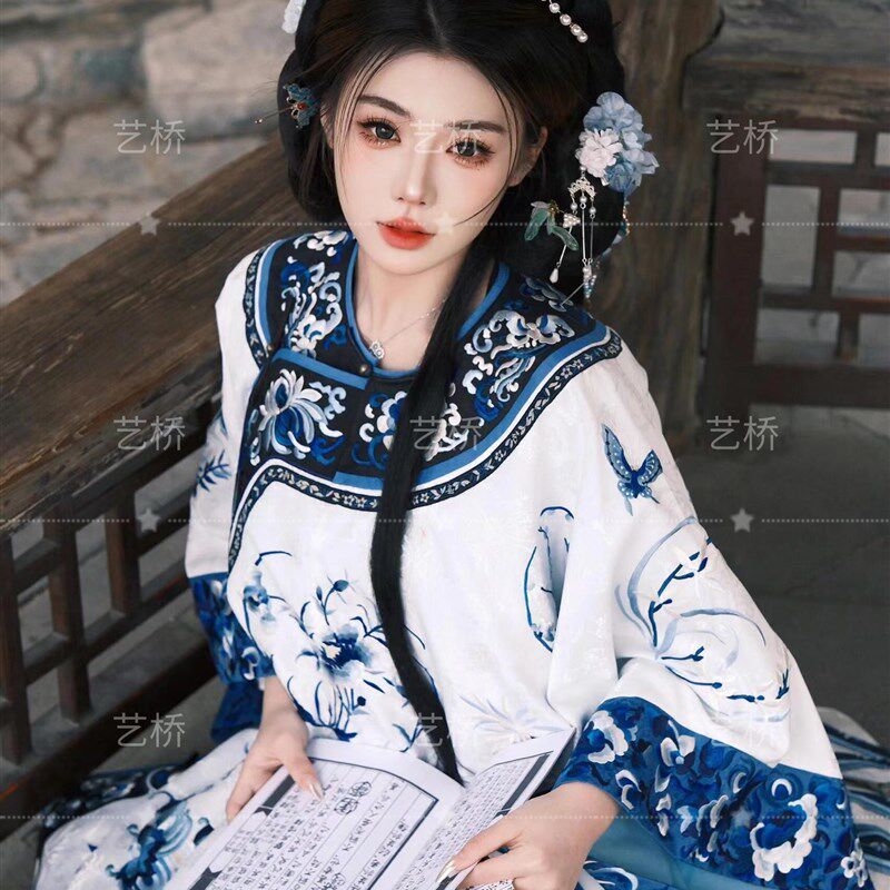 影楼新中式国风清汉女改良汉服青花瓷格格服马面裙套装旅拍摄影服
