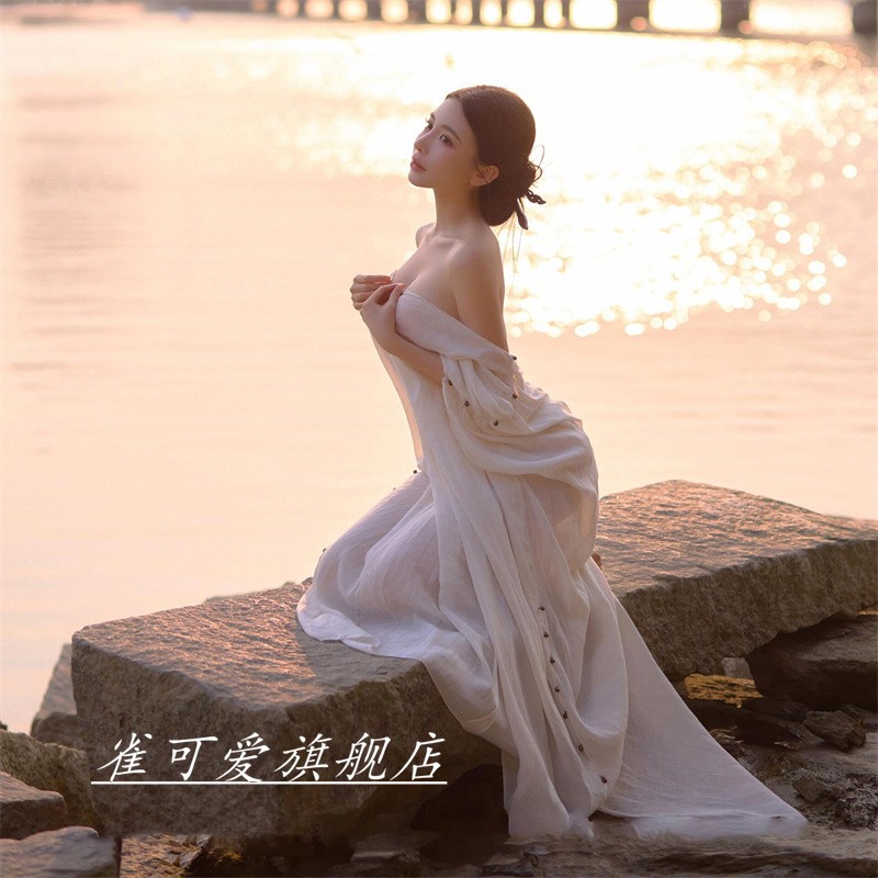 影楼写真新中式复古简约礼服法式高级感晨袍新娘结婚度假收腰套装