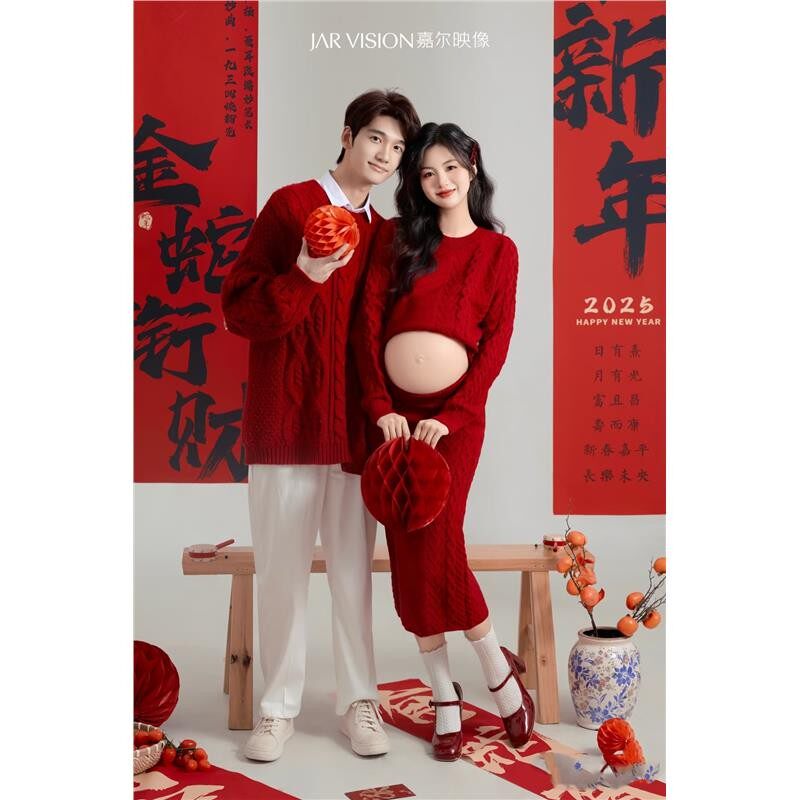24年影楼孕妇照服装情侣红色新年主题韩系唯美慵懒风孕妈咪在家拍