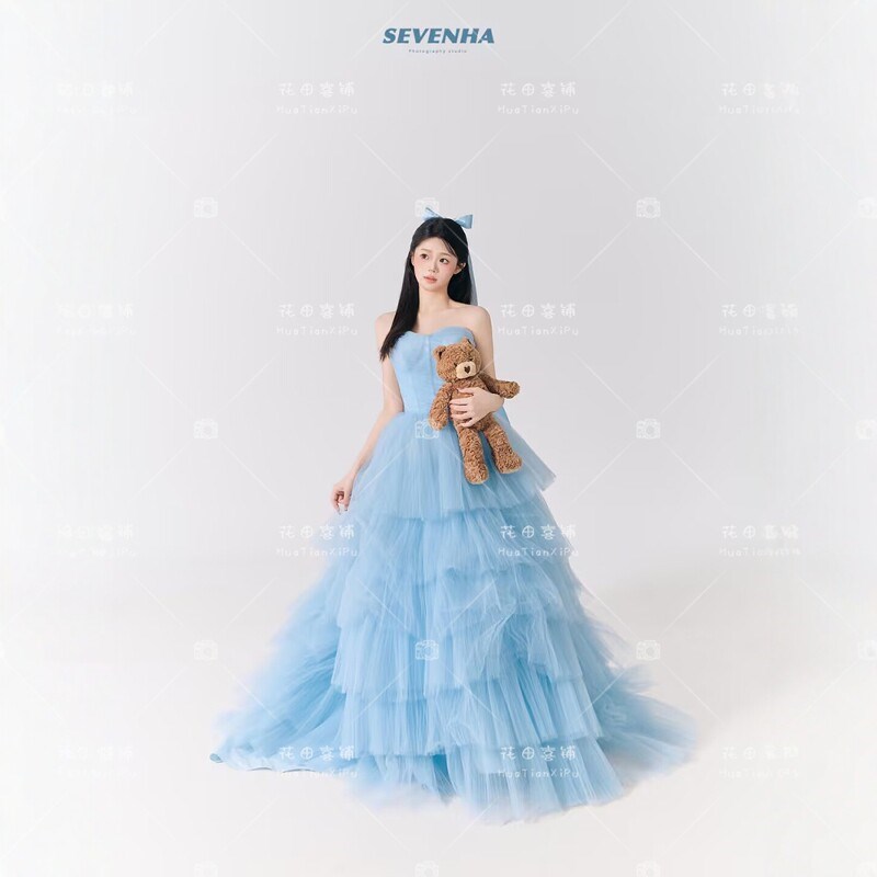 新款照相馆抹胸蓝色婚纱韩系画报公主风少女氛围感生日艺术照写真