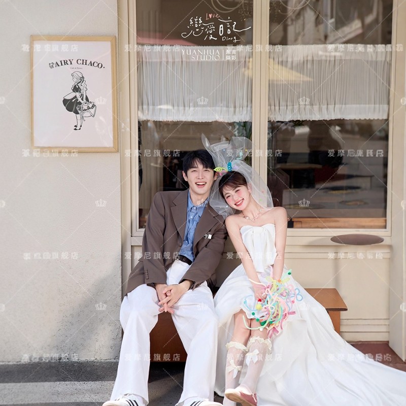 影楼主题服装法式轻婚纱新娘缎面旅拍外景领证登记小白裙订婚礼服