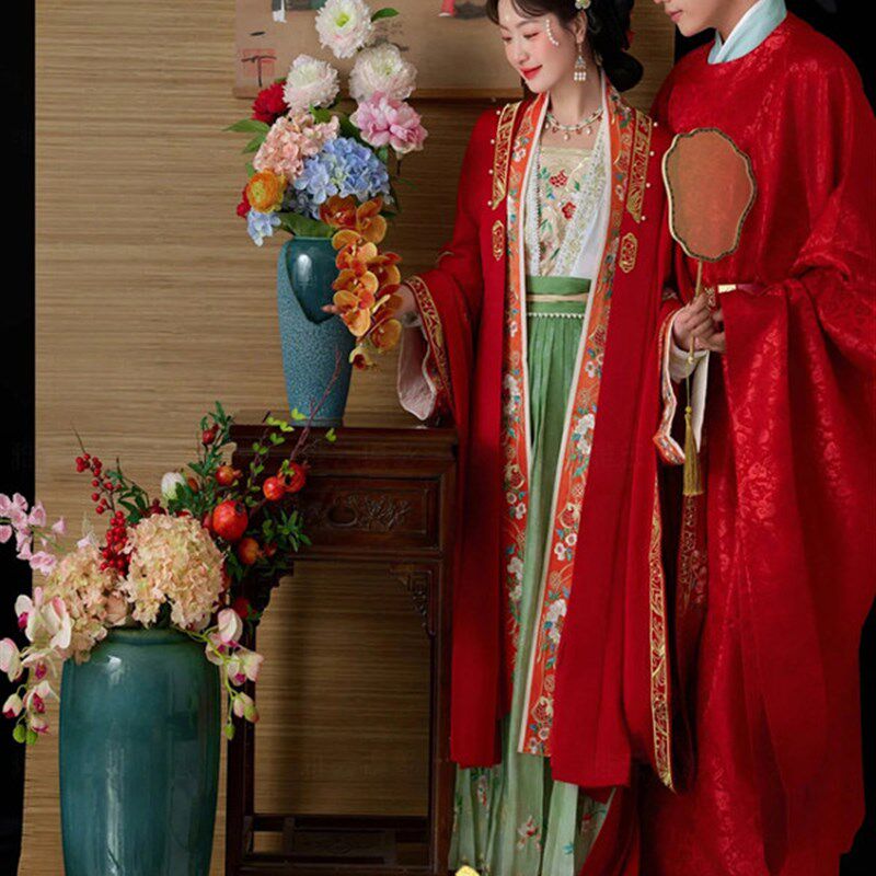 新宋夫妇汉代中国婚礼服装男女服装婚礼重工业照片俏皮中国婚礼服