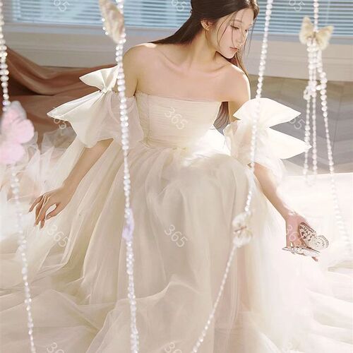 2024新款照相馆主题婚纱法式室内森系轻纱甜美服装摄影超仙拍照礼