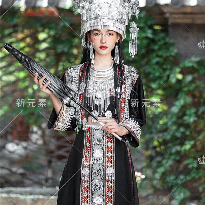 新款苗疆少女连衣裙土家族哈尼族民族风夏季民族网红旅拍写真服装