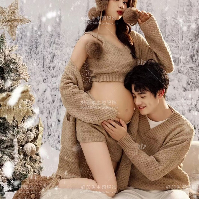 影楼冬季孕妇情侣圣诞主题写真新年慵懒风美德拉色系毛衣拍照服装