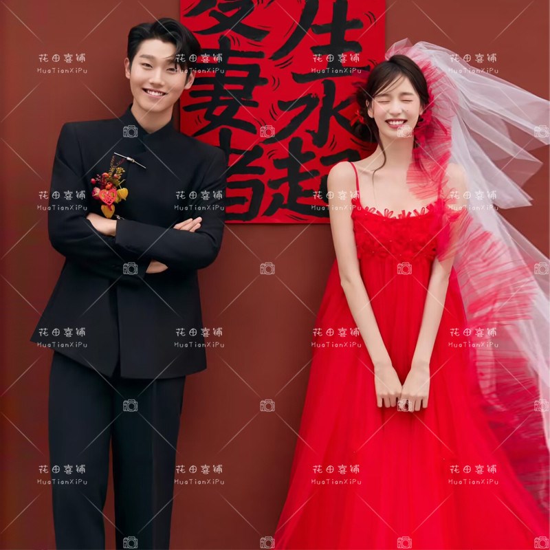 影楼情侣新款俏皮可爱喜嫁风小众氛围感外景新中式婚纱照礼服