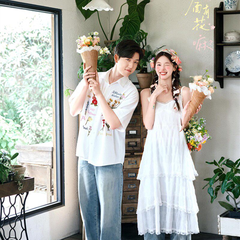 摄影工作室摄影主题情侣服装韩式小清新气息森林风格小众婚纱摄影