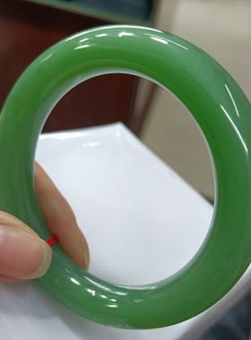老店推荐俄罗斯碧玉冰底果绿圆条手镯色泽甜绿种老钢性十足收藏品