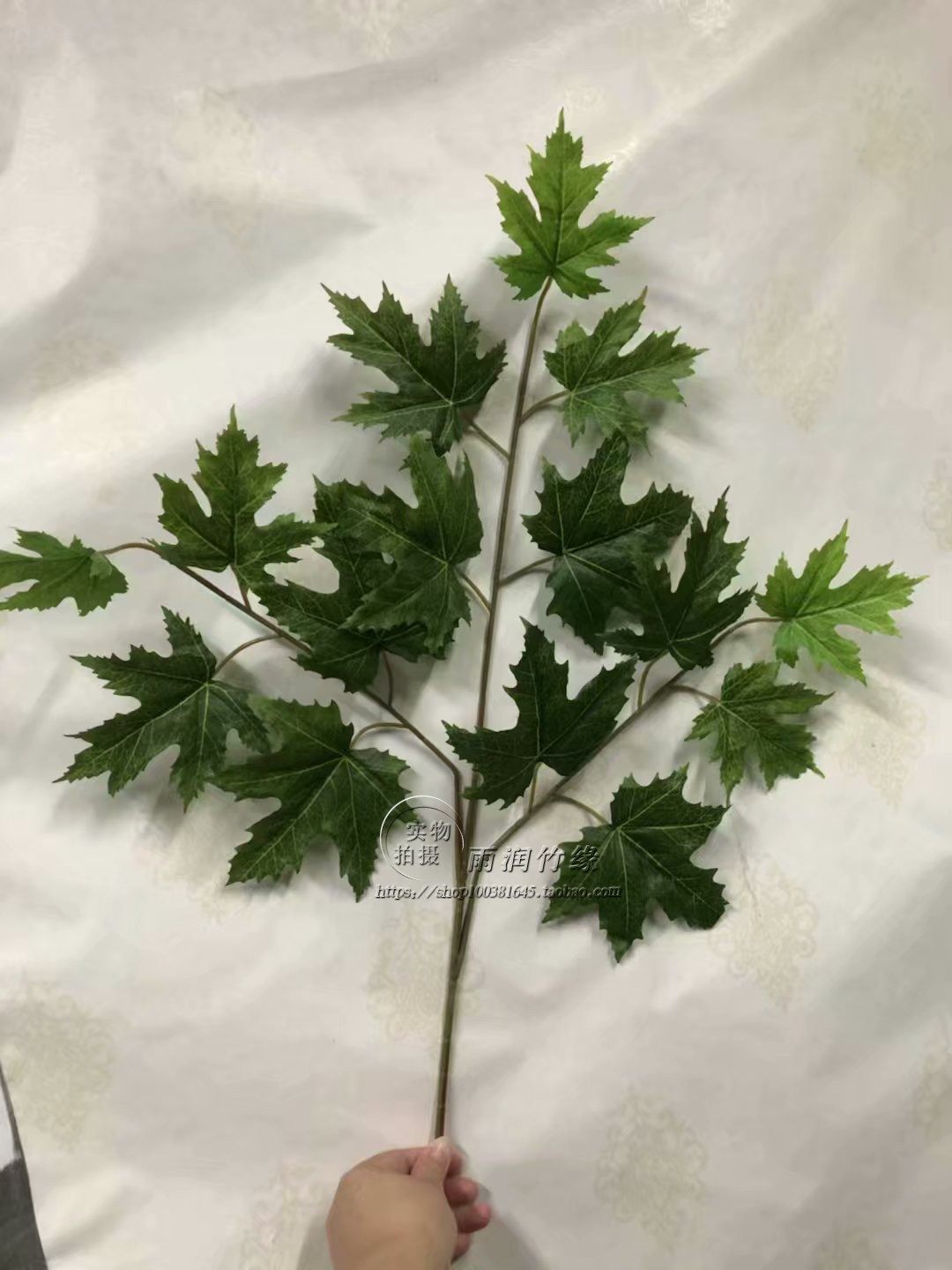 红枫叶插花橱窗绿植草坪假树枝