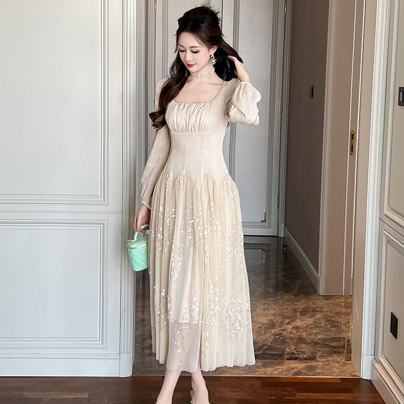 欧洲站法式方领连衣裙秋冬2025新款绝美轻礼服高级感收腰显瘦长裙