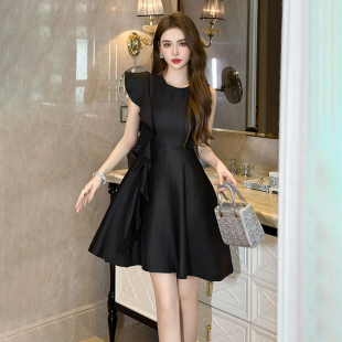 赫本风黑色荷叶边连衣裙女高级感气质收腰显瘦仙女无袖短款a字裙