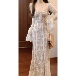 2026新款独特性感蕾丝喇叭袖连衣裙纯欲风美裙超火包臀显瘦长裙子