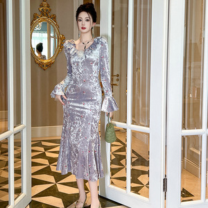 小香风新款女收腰显瘦荷叶边领刺绣碎花丝绒修身高级感鱼尾连衣裙