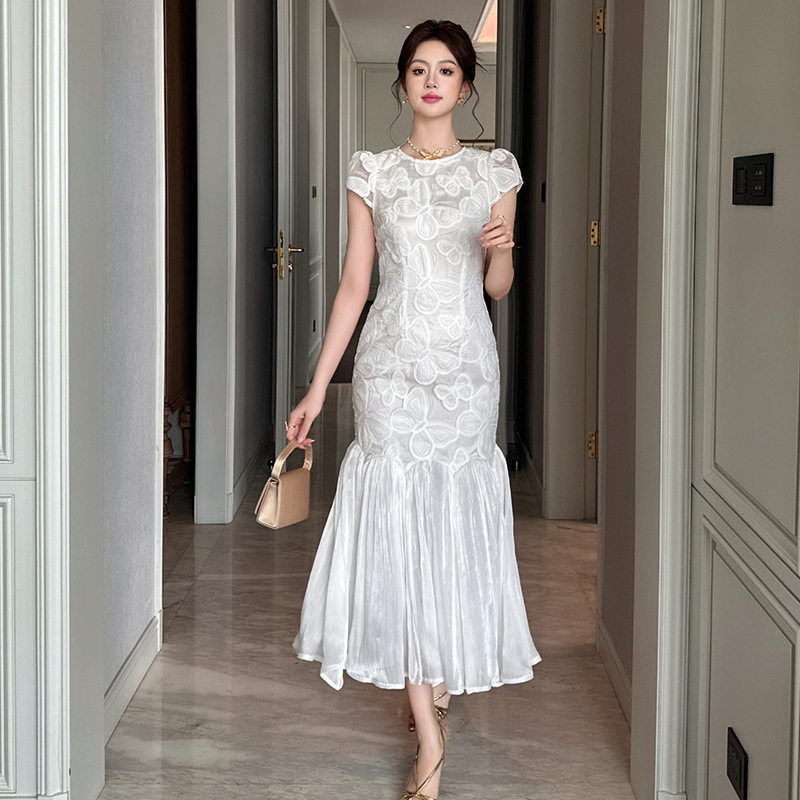 2026夏季新款连衣裙订婚包臀白色蕾丝修身不规则礼服裙超人气女士