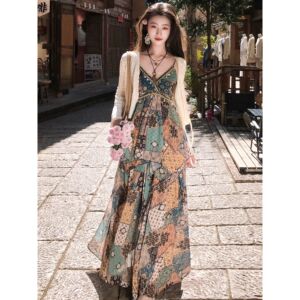 早春新款高知穿搭漂亮套装女士法式吊带裙民族风印花度假风连衣裙