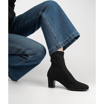 Fermina 简约圆头弹力绒面瘦瘦靴女粗跟高跟短靴黑色通勤风女靴秋