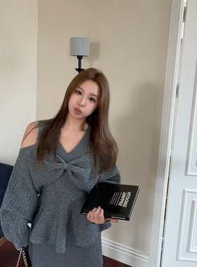 Scout 甜美暴击 灰色羊毛混纺蓬松感露肩蝴蝶结毛衣上衣女春季