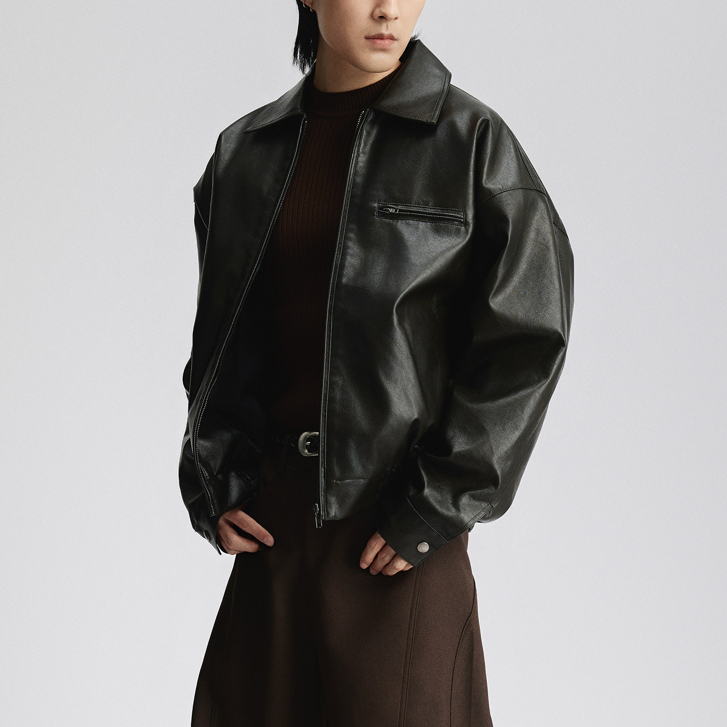 三木公白 机能风黑色翻领短款皮衣男 复古机车风夹克外套挺廓利落