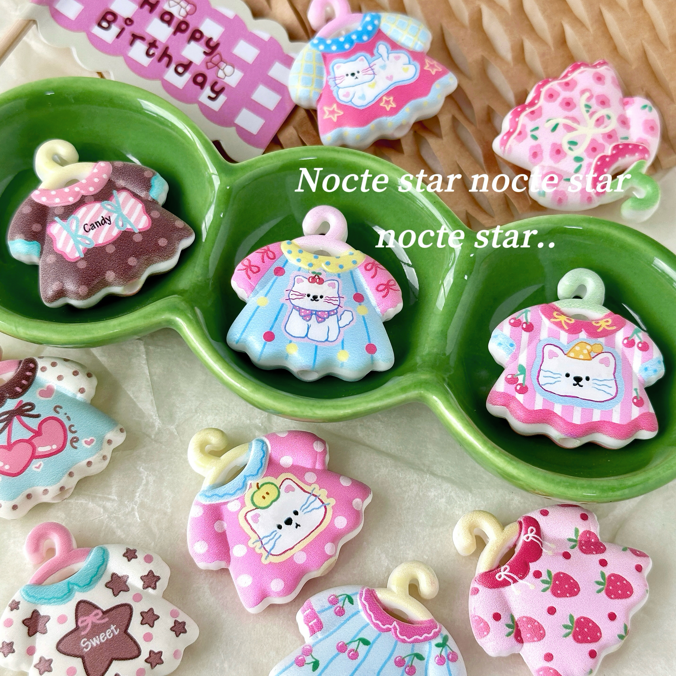 亚克力卡通连衣裙直孔珠 diy手工串珠手链项链手机链配饰散珠材料